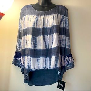 NWT- by & by Women’s 3/4 sleeve blouse size Large.